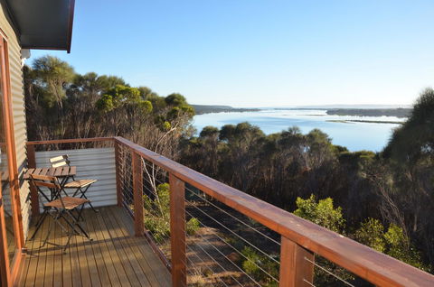 Of Stone & Wood Guesthouse - Accommodation Cooktown 2