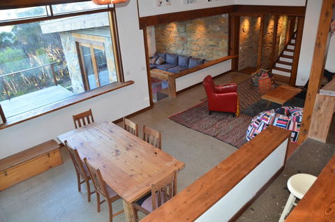 Of Stone & Wood Guesthouse - Accommodation Cooktown 6