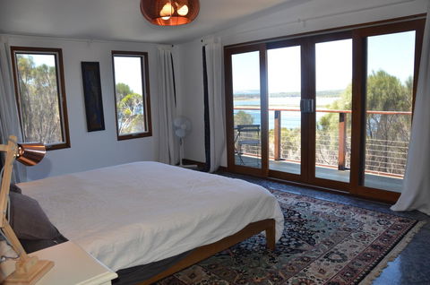 Of Stone & Wood Guesthouse - Accommodation Cooktown 12