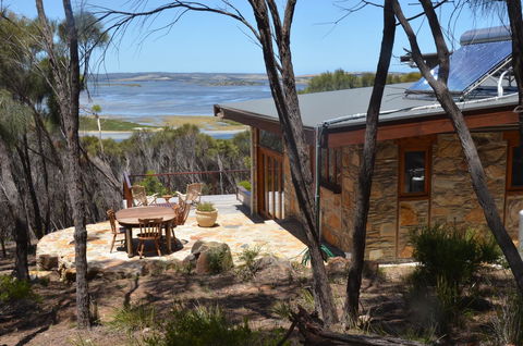 Of Stone & Wood Guesthouse - Accommodation Cooktown 25