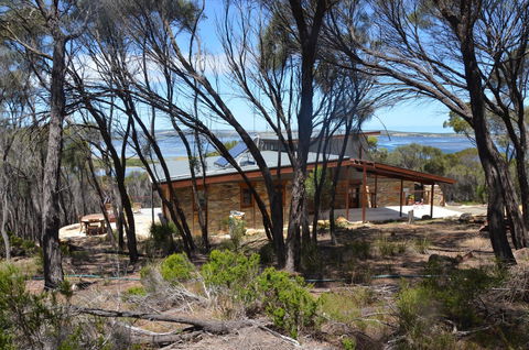 Of Stone & Wood Guesthouse - Accommodation Cooktown 18