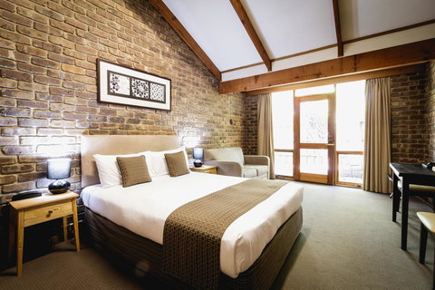 The Lodge By Manna - Accommodation Cooktown 4