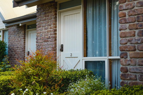 The Lodge By Manna - Accommodation Cooktown 14