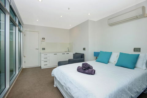 Glenelg Skyline Penthouse - Accommodation Cooktown 12