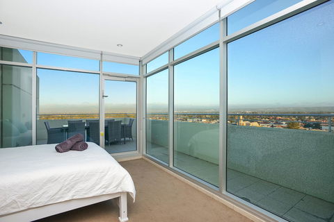 Glenelg Skyline Penthouse - Accommodation Cooktown 13