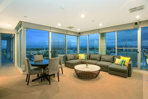 Glenelg Skyline Penthouse - Accommodation Cooktown 4