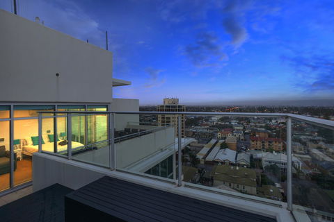 Glenelg Skyline Penthouse - Accommodation Cooktown 10
