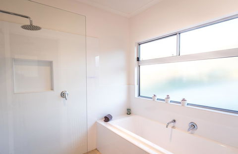 Middle River Beach House - East & West House - Accommodation Cooktown 15