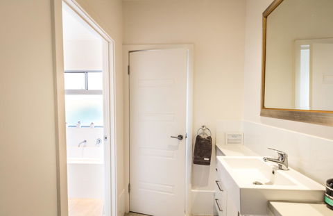 Middle River Beach House - East & West House - Accommodation Cooktown 16