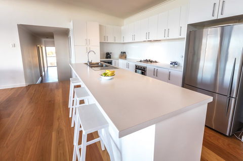 Middle River Beach House - East & West House - Accommodation Cooktown 10