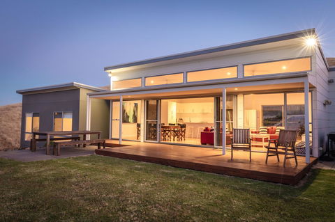 Middle River Beach House - East & West House - Accommodation Cooktown 0