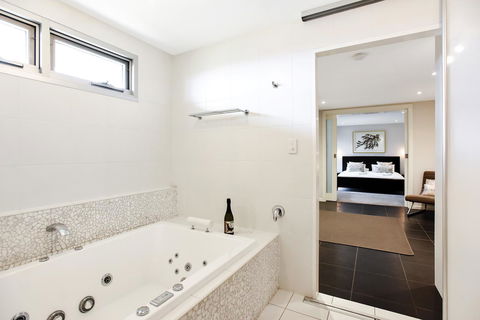Esplanade Escape - Accommodation Cooktown 23