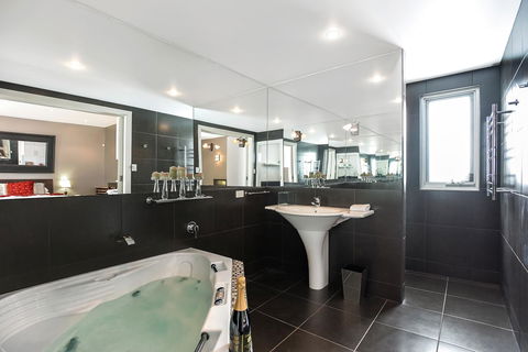 Esplanade Escape - Accommodation Cooktown 7