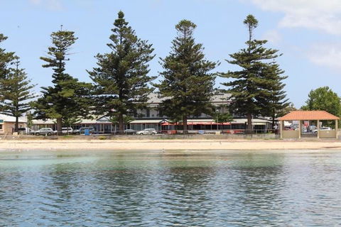 Grand Tasman Hotel - Accommodation Cooktown 34
