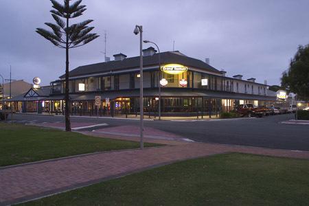 Grand Tasman Hotel - Accommodation Cooktown 16