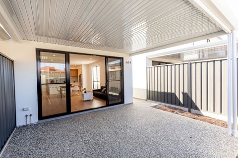 Brand New Affordable Luxury 3 Bedroom 3 Bathrooms House Close To Adelaide City, Chinatown, Beach, Adelaide Airport - Accommodation Cooktown 3
