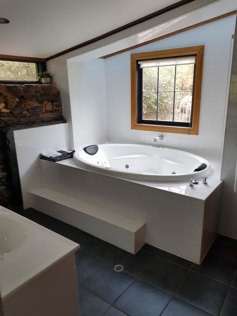 William Hunt's Retreat - Cypress Studio - Accommodation Cooktown 3