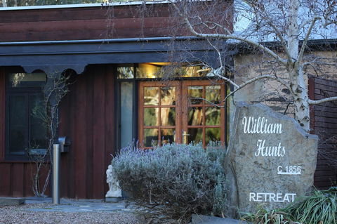 William Hunt's Retreat - Cypress Studio - Accommodation Cooktown 8