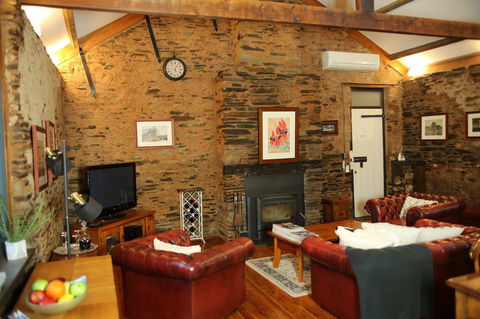 William Hunt's Retreat - Cypress Studio - Accommodation Cooktown 14