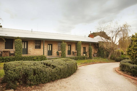 The Rising Sun Hotel - Accommodation Cooktown 6