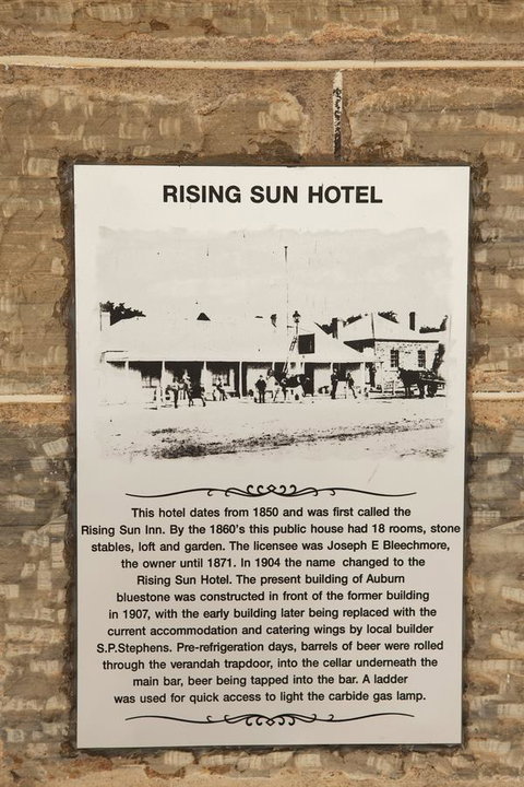 The Rising Sun Hotel - Accommodation Cooktown 3