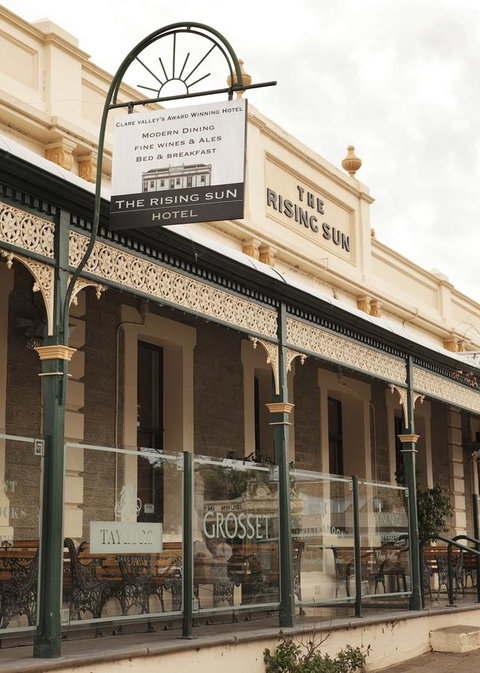 The Rising Sun Hotel - Accommodation Cooktown 12