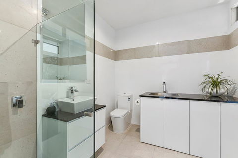KENNEDY EXECUTIVE TOWNHOUSE - Accommodation Cooktown 5