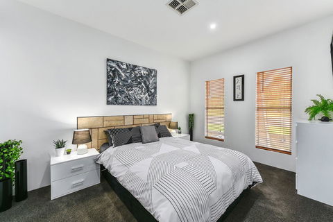 KENNEDY EXECUTIVE TOWNHOUSE - Accommodation Cooktown 4