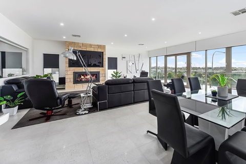 KENNEDY EXECUTIVE TOWNHOUSE - Accommodation Cooktown 19