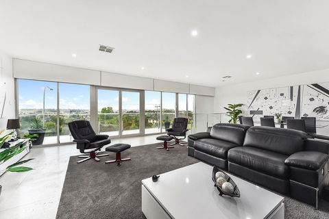 KENNEDY EXECUTIVE TOWNHOUSE - Accommodation Cooktown 13