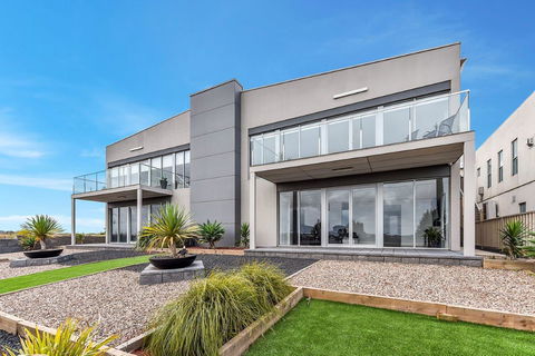 KENNEDY EXECUTIVE TOWNHOUSE - Accommodation Cooktown 15