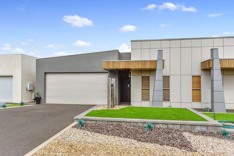 KENNEDY EXECUTIVE TOWNHOUSE - Accommodation Cooktown 9