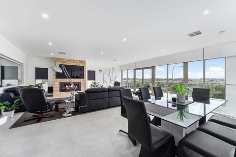 KENNEDY EXECUTIVE TOWNHOUSE - Accommodation Cooktown 3