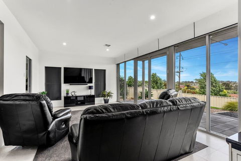 KENNEDY EXECUTIVE TOWNHOUSE - Accommodation Cooktown 14