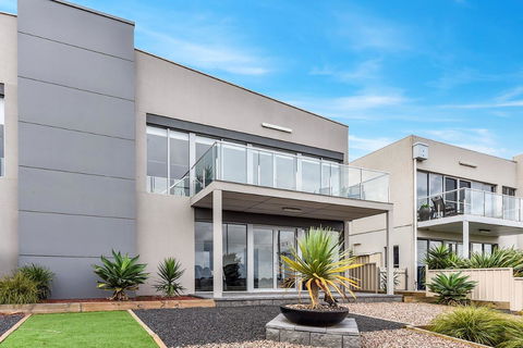 KENNEDY EXECUTIVE TOWNHOUSE - Accommodation Cooktown 17