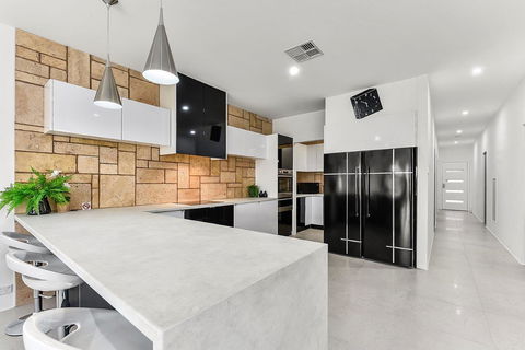 KENNEDY EXECUTIVE TOWNHOUSE - Accommodation Cooktown 12