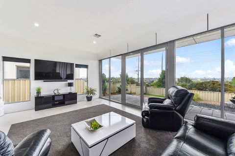 KENNEDY EXECUTIVE TOWNHOUSE - Accommodation Cooktown 18