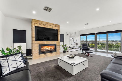 KENNEDY EXECUTIVE TOWNHOUSE - Accommodation Cooktown 0