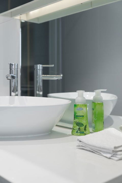 Ther-Rich Elegant 1BR Apartment In Walkerville - Accommodation Cooktown 24