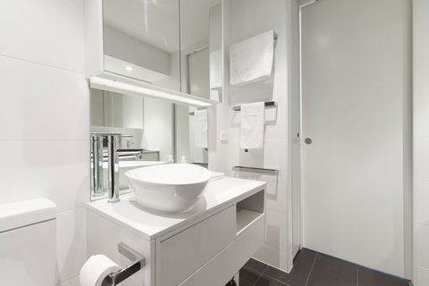 Ther-Rich Elegant 1BR Apartment In Walkerville - Accommodation Cooktown 21