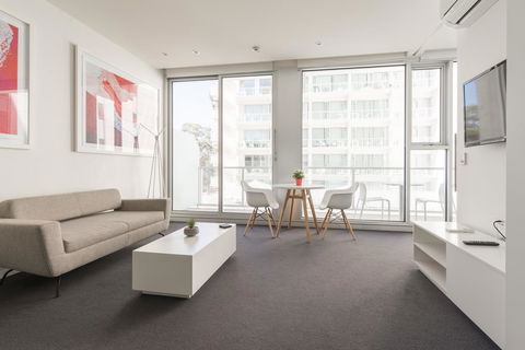 Ther-Rich Elegant 1BR Apartment In Walkerville - Accommodation Cooktown 14