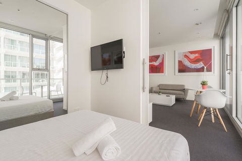 Ther-Rich Elegant 1BR Apartment In Walkerville - Accommodation Cooktown 3