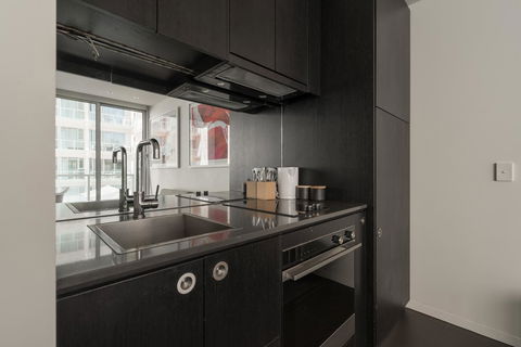 Ther-Rich Elegant 1BR Apartment In Walkerville - Accommodation Cooktown 11