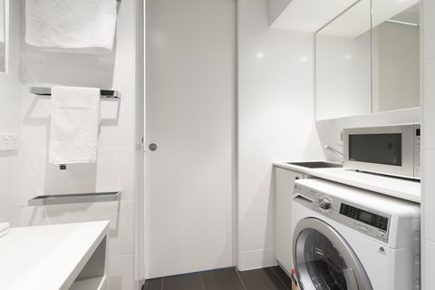 Ther-Rich Elegant 1BR Apartment In Walkerville - Accommodation Cooktown 25