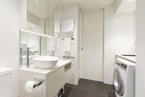 Ther-Rich Elegant 1BR Apartment In Walkerville - Accommodation Cooktown 22