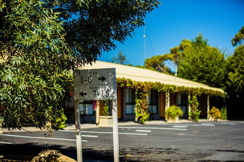 Country Roads Motor Inn Naracoorte - Accommodation Cooktown 20