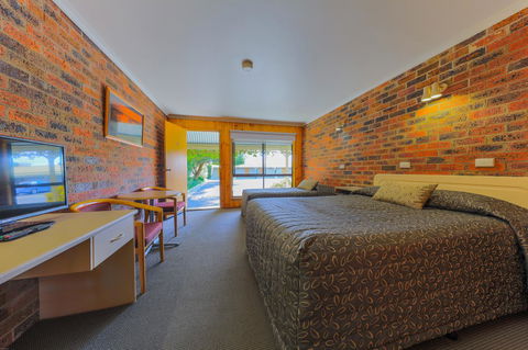 Country Roads Motor Inn Naracoorte - Accommodation Cooktown 10