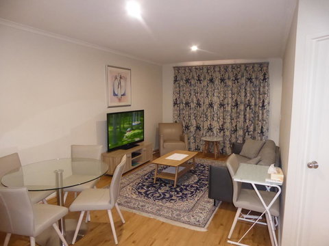 ADELAIDE CENTRAL APARTMENT - 3BR, 2BATH & CARPARK - Accommodation Cooktown 2