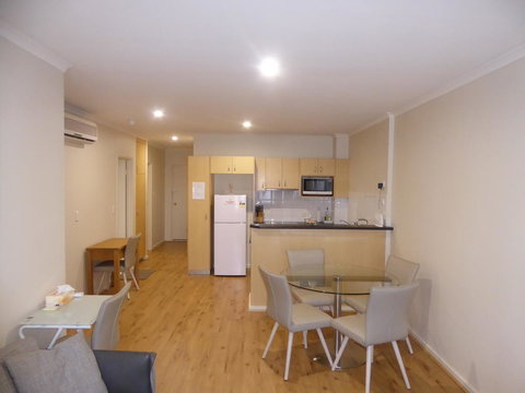 ADELAIDE CENTRAL APARTMENT - 3BR, 2BATH & CARPARK - Accommodation Cooktown 8