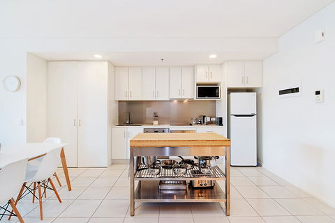 Stylish And Comfortable, Views Over Gouger St! - Accommodation Cooktown 8